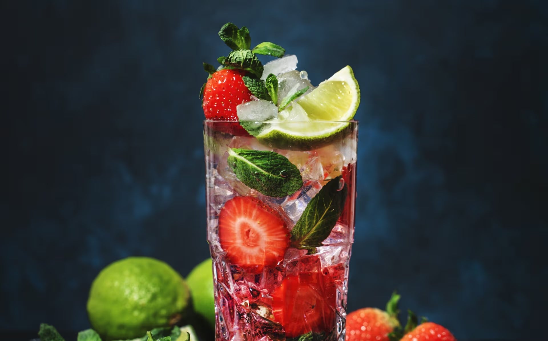 Cool Off with AquaTru’s Fresh Strawberry Limeade Recipe
